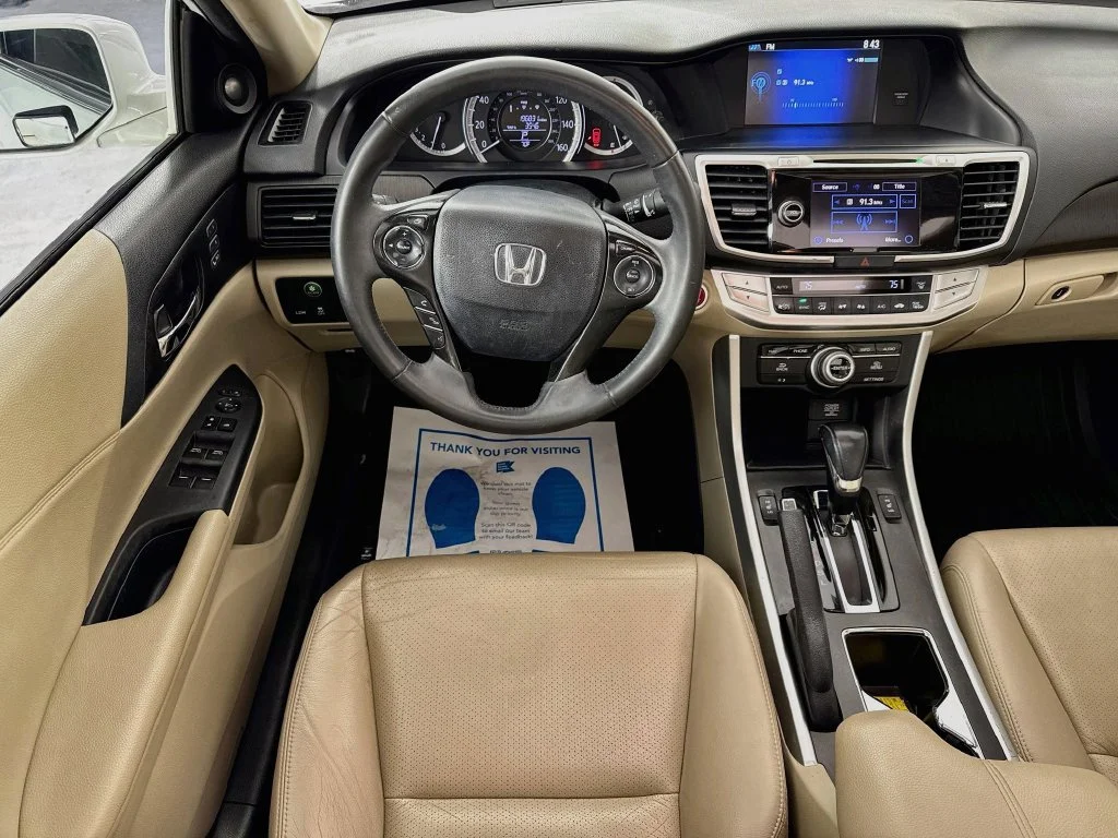 Used 2015 White Honda EX-L image 28