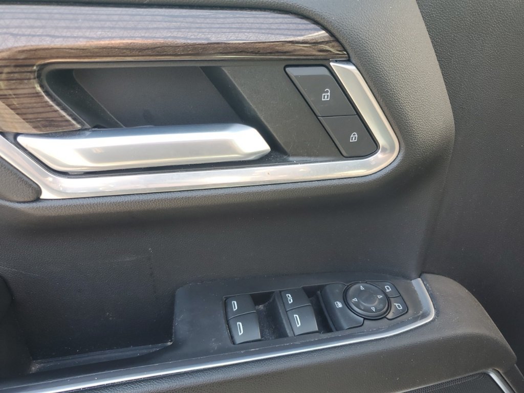 Used 2022 White Chevrolet RST image 12