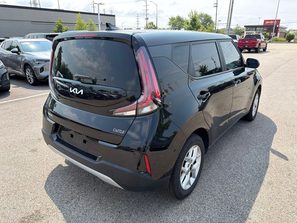 Used 2023 Black Kia LX image 7