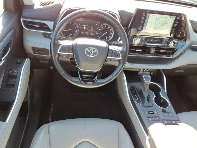 Used 2020 Gray Toyota XLE image 13