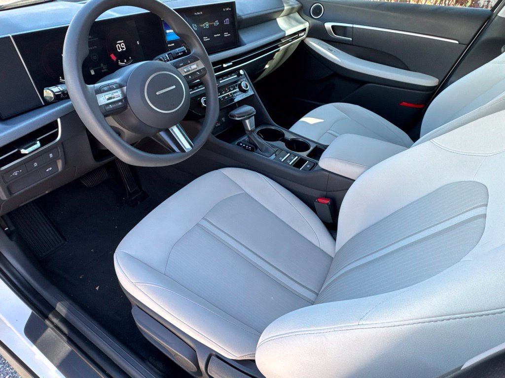 2025 Hyundai Sonata SE - Photo 8
