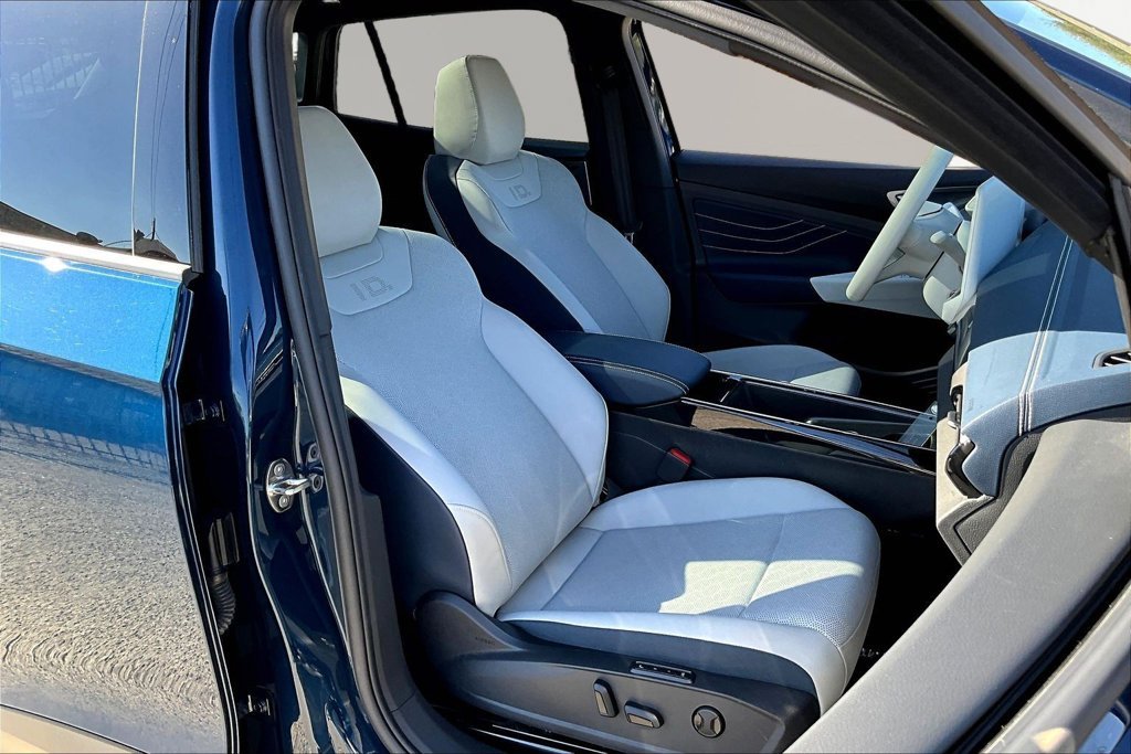 Used 2023 Blue Volkswagen Pro S image 30