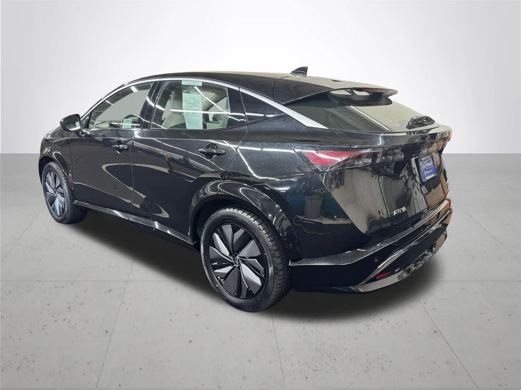 Used 2023 Black Nissan ENGAGE image 4
