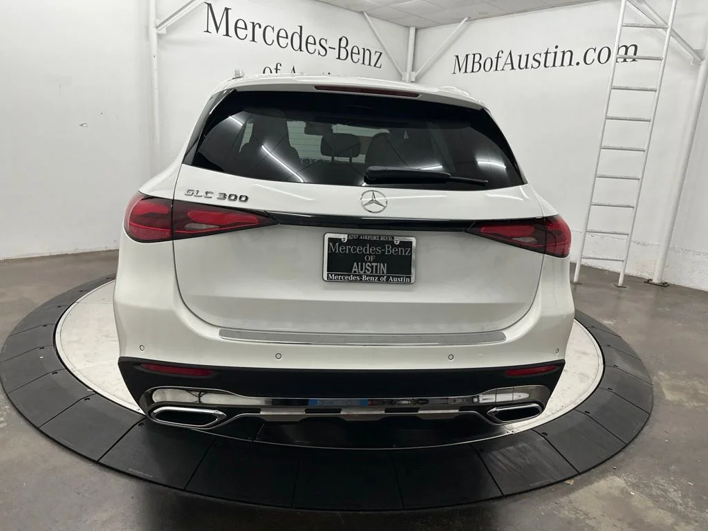 New 2027 White Mercedes-Benz GLC 300 image 6