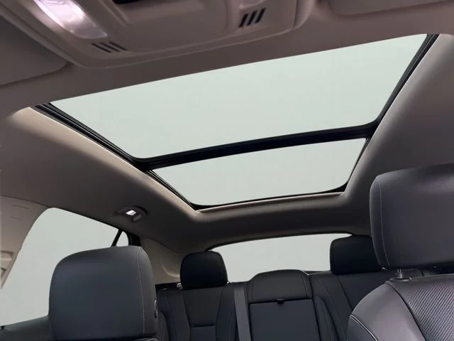 Used 2021 Blue Buick Essence image 30