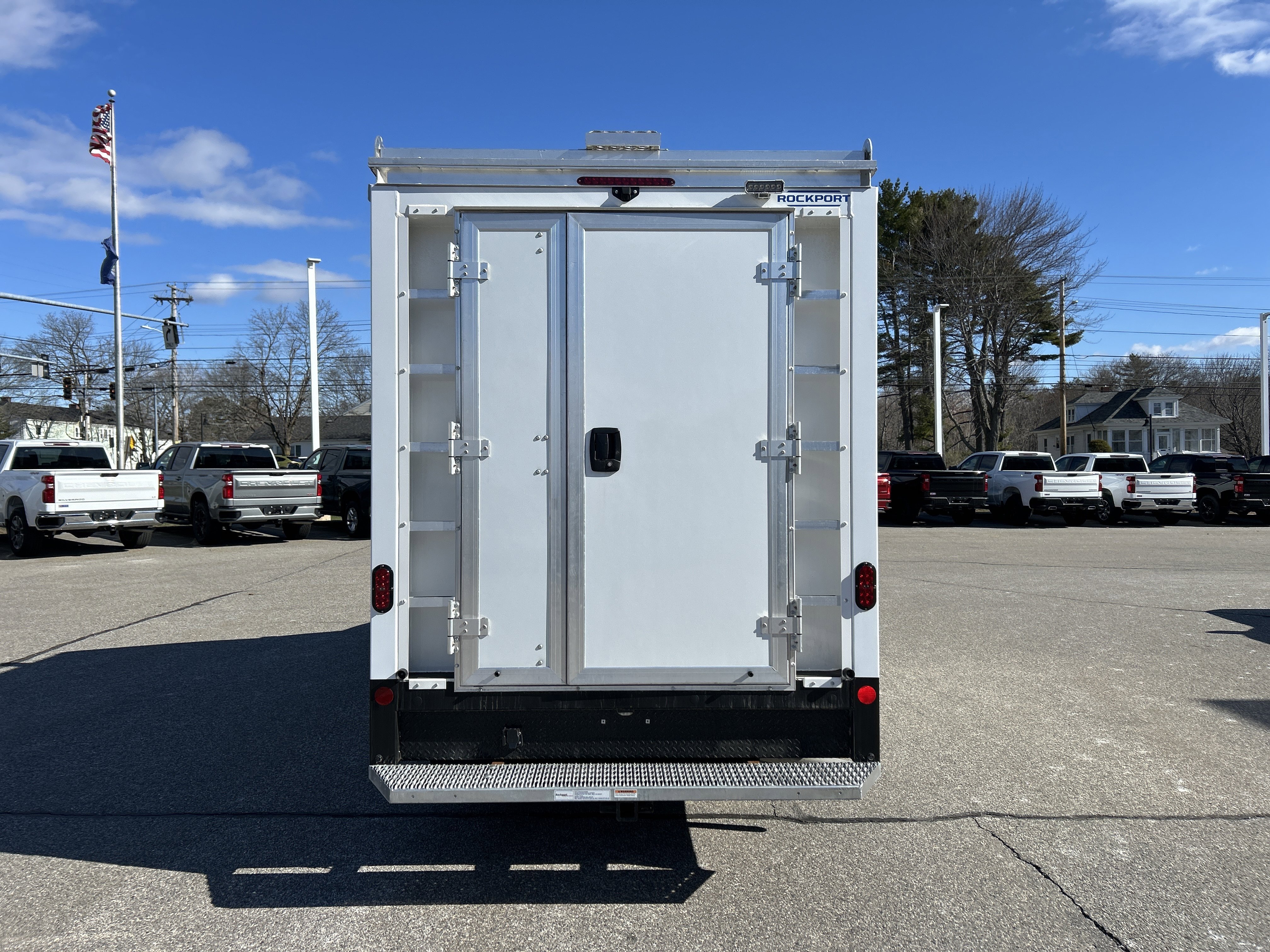 New 2026 Summit White Chevrolet 1WT image 4