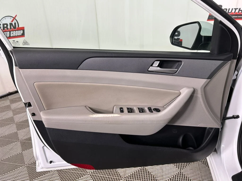 Used 2019 White Hyundai SEL image 11