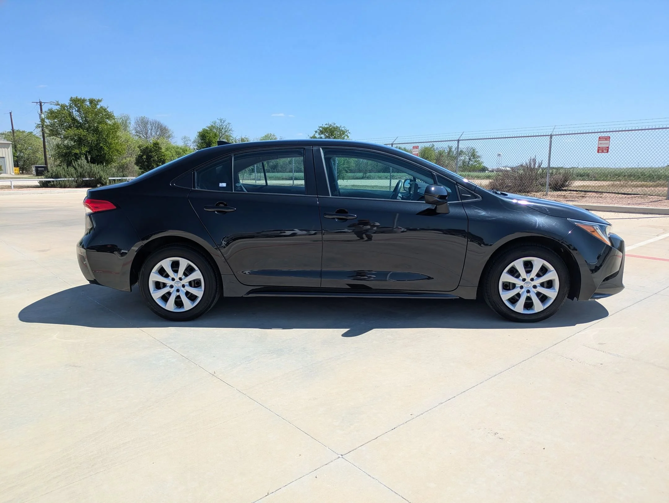 Used 2022 Toyota Corolla LE with VIN 5YFEPMAE5NP345766 for sale in Castroville, TX
