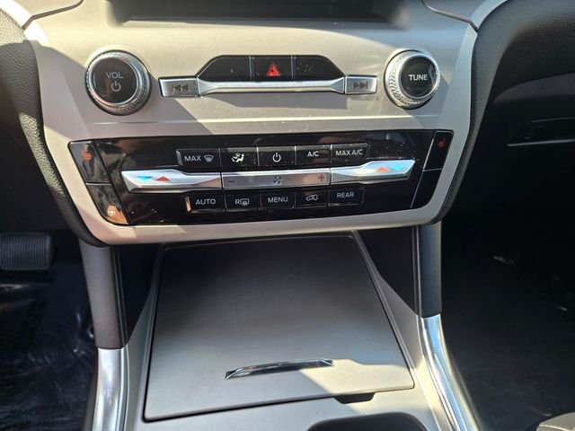 Used 2023 Red Ford XLT image 16