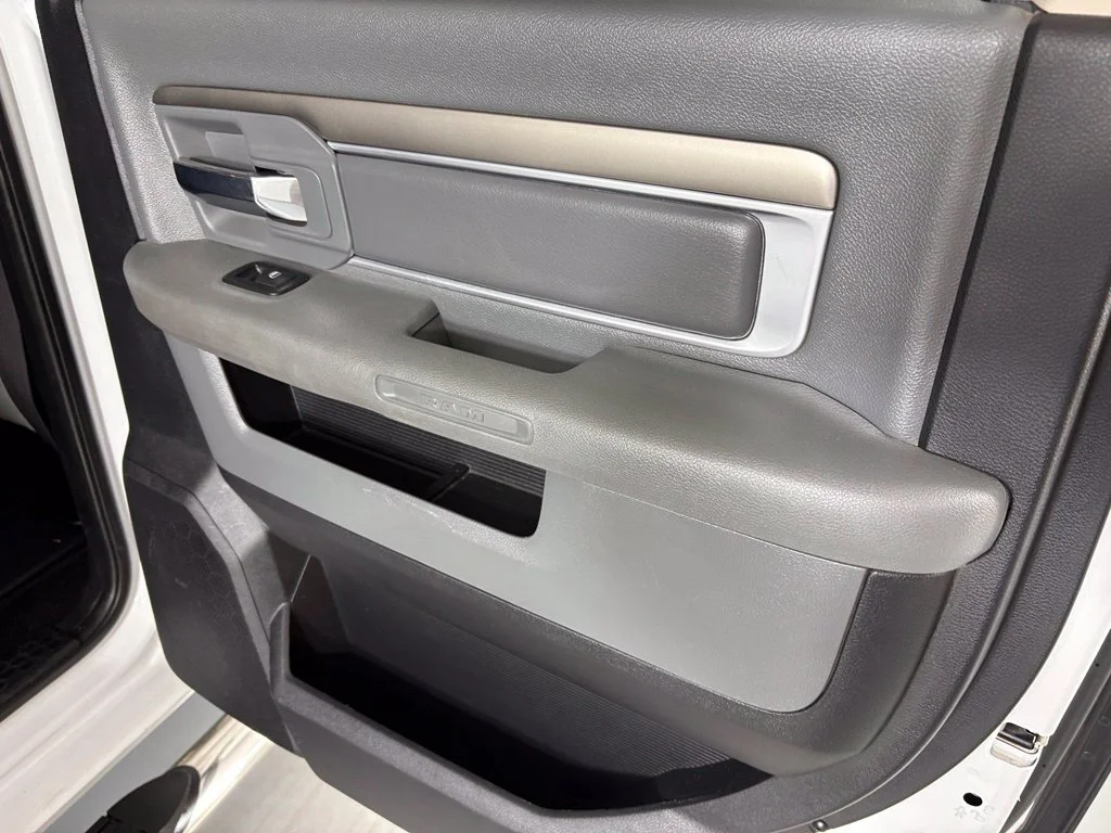Used 2016 White Ram SLT image 36