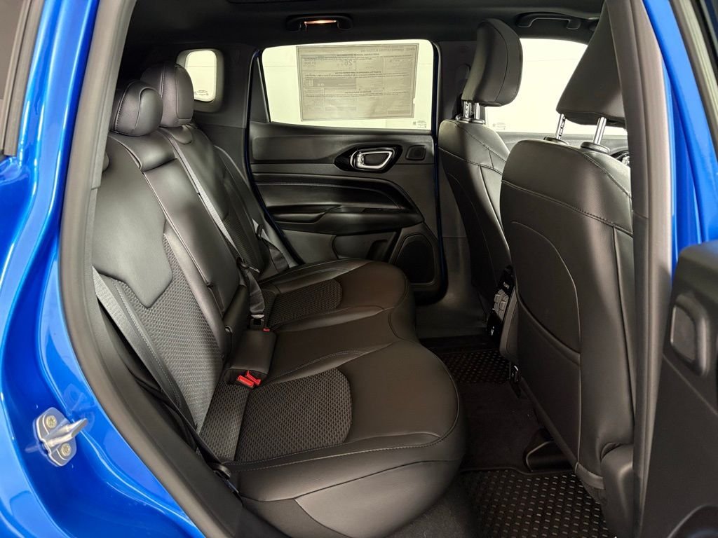 New 2026 Hydro Blue Pearl-Coat Exterior Paint Jeep Latitude image 41