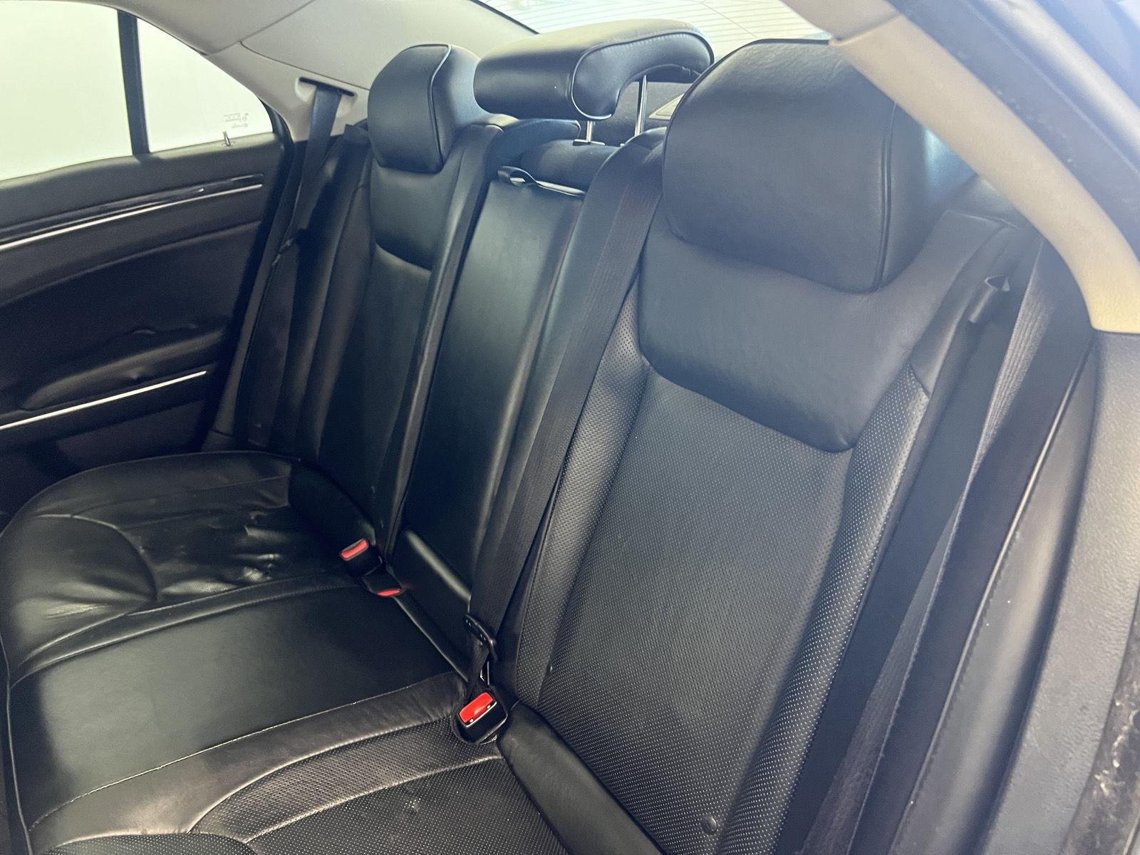 2016 Chrysler 300 C - Photo 19