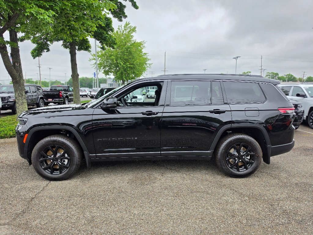New 2026 Black Jeep Laredo image 9