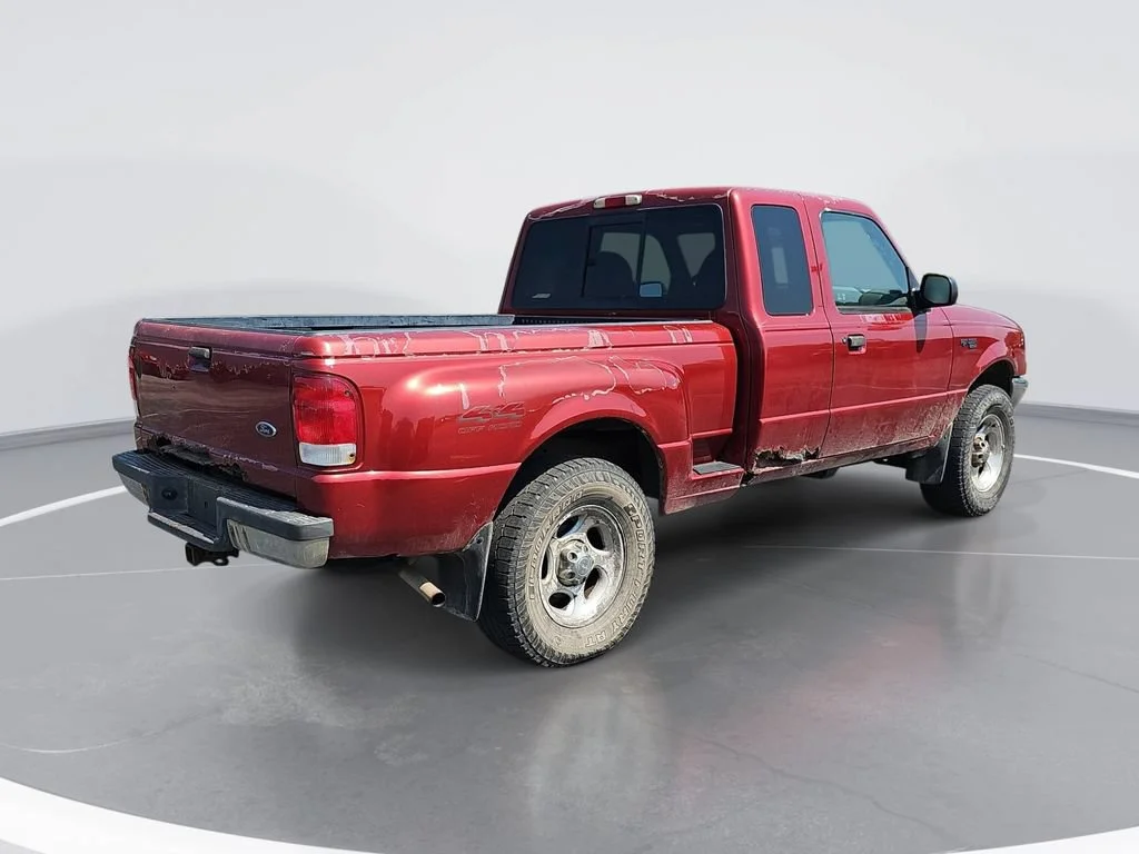 Used 2000 Red Ford XL image 3