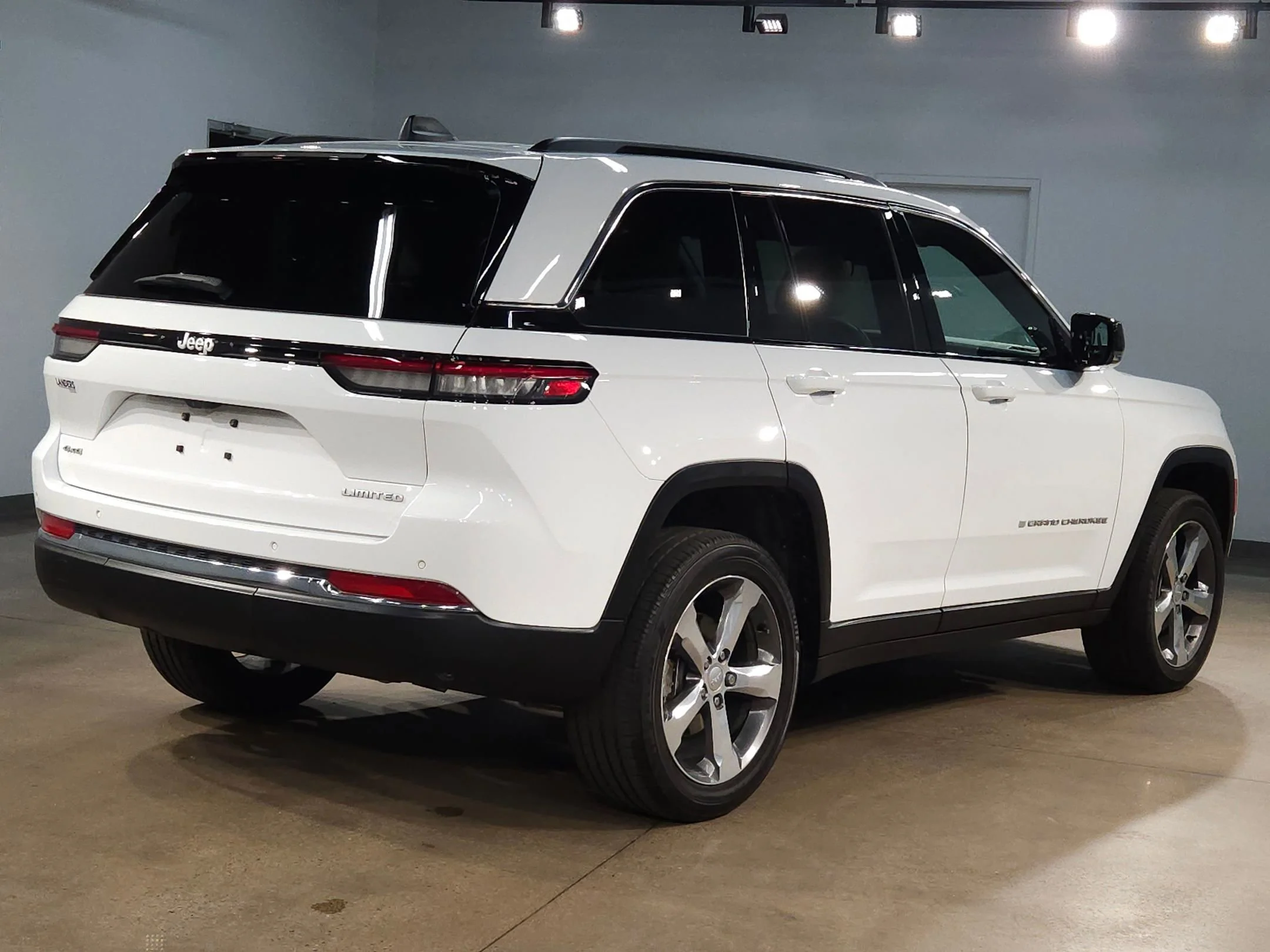 Used 2025 Bright White Clearcoat Jeep Limited image 7