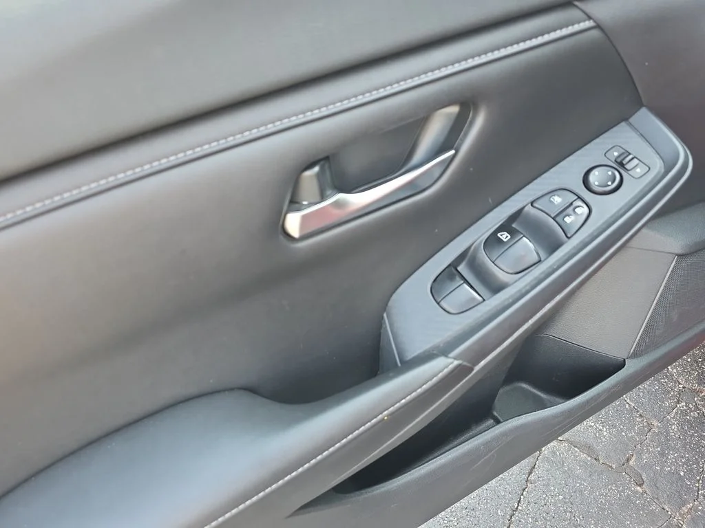 Used 2020 Scarlet Ember Tintcoat Nissan SV image 23