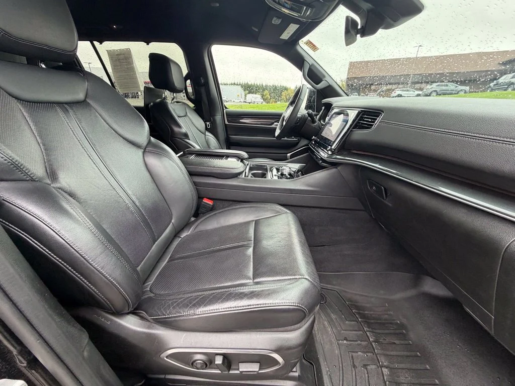 Used 2022 Diamond Black Cry Jeep Series I image 39