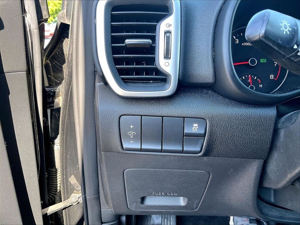 Used 2019 Red Kia LX image 26