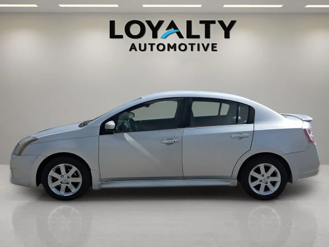 Used 2010 Silver Nissan 2.0 SR image 2