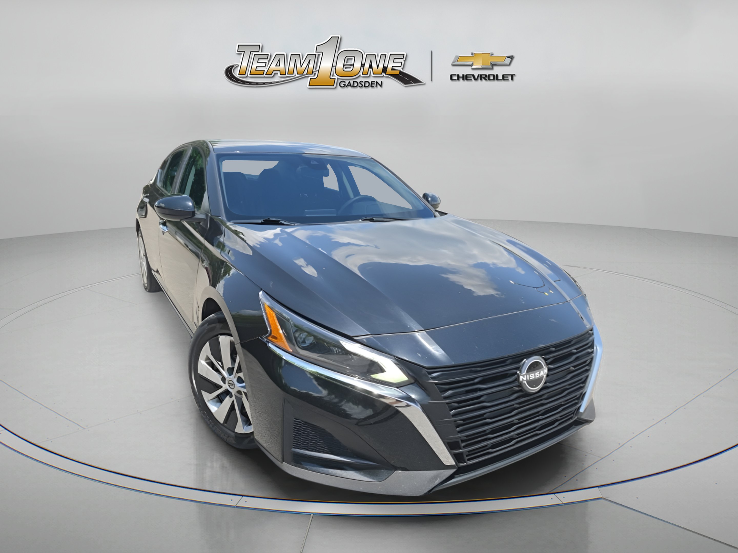 Used 2023 Black Nissan S FWD image 1
