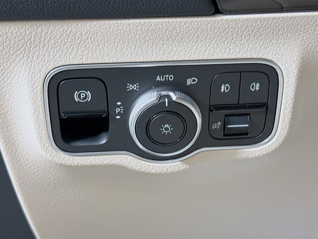 Used 2025 White Mercedes-Benz GLA 250 image 10
