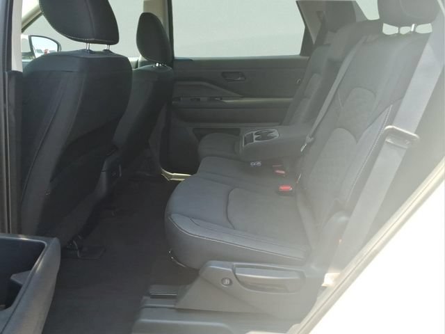 Used 2024  Nissan SV image 18