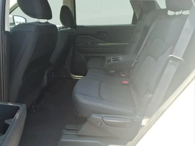 Used 2024  Nissan SV image 18