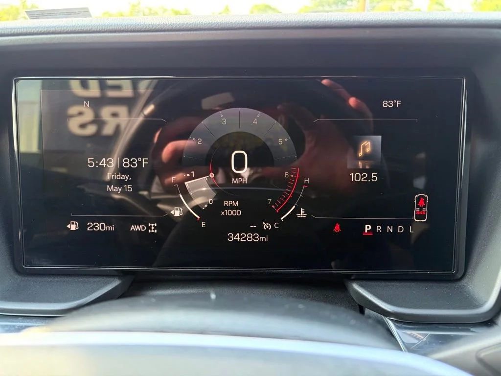 Used 2025 Summit White GMC Elevation image 22