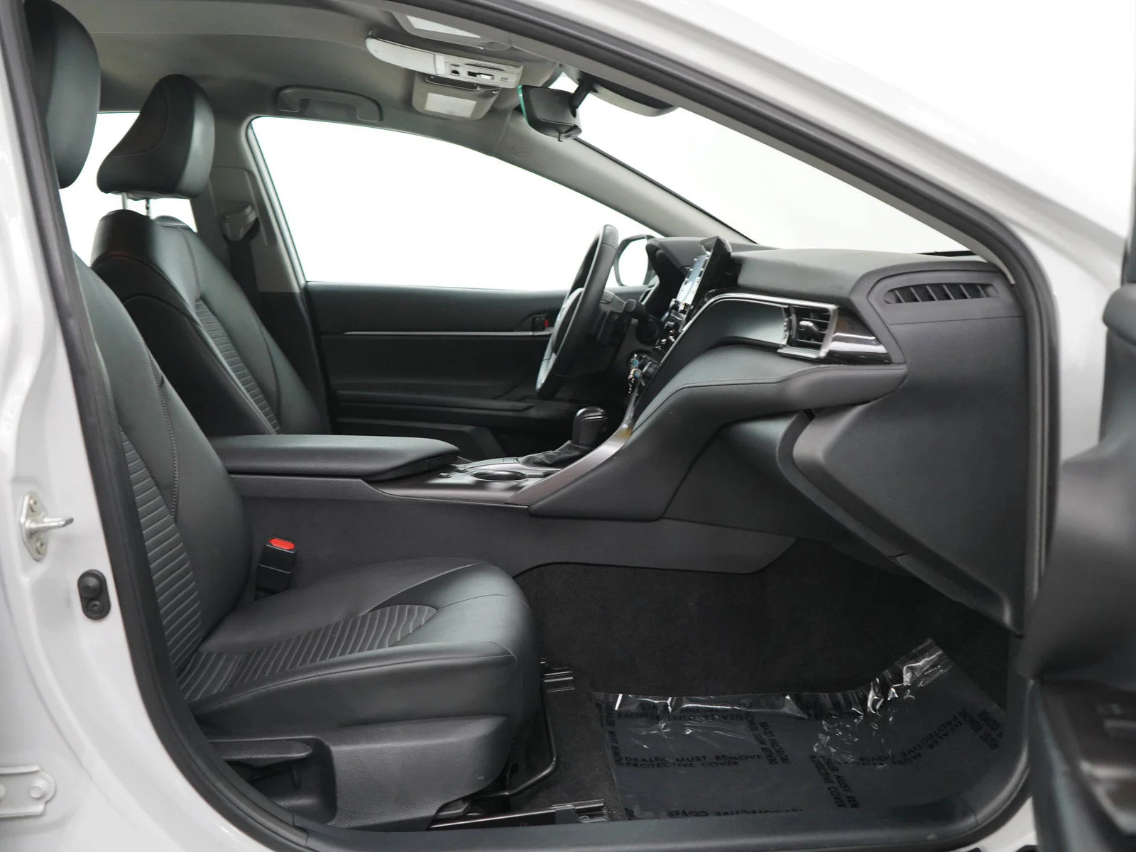 Used 2022  Toyota SE image 11