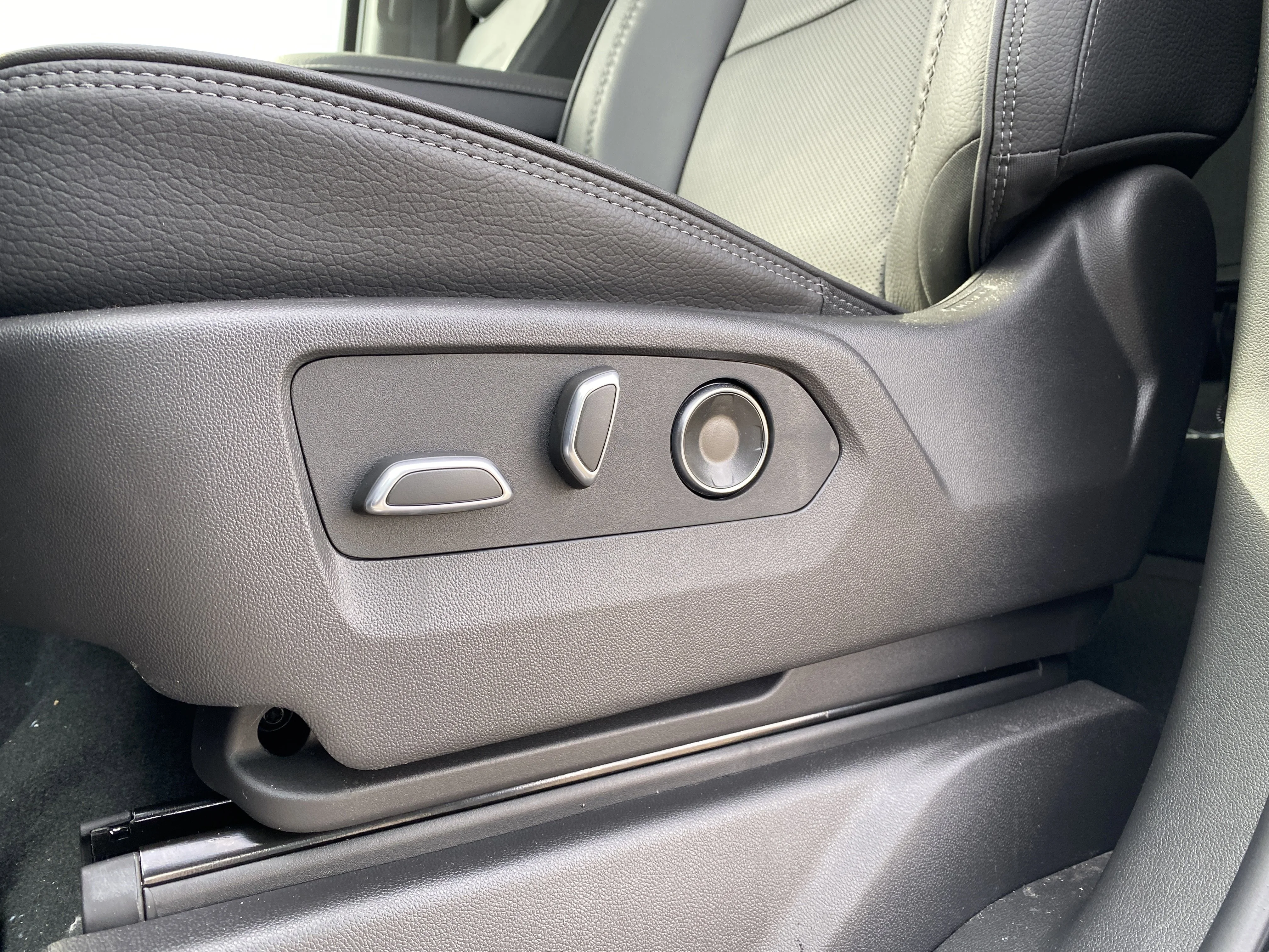 New 2026 GLACIER WHITE TRICOAT GMC Denali image 28