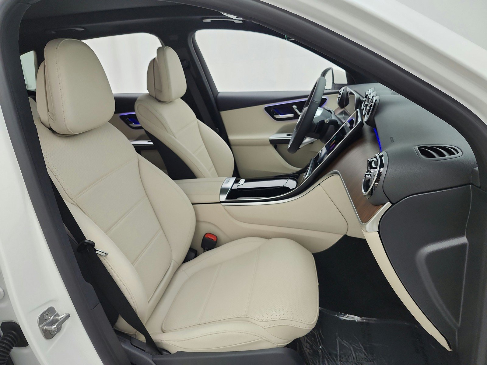 New 2027 Polar White Mercedes-Benz GLC 300 SUV image 35
