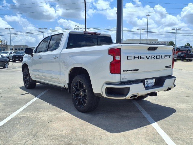 Certified Used 2024 Iridescent Pearl Tricoat Chevrolet High Country image 7