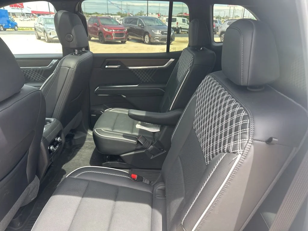 Used 2025 White GMC Denali image 26