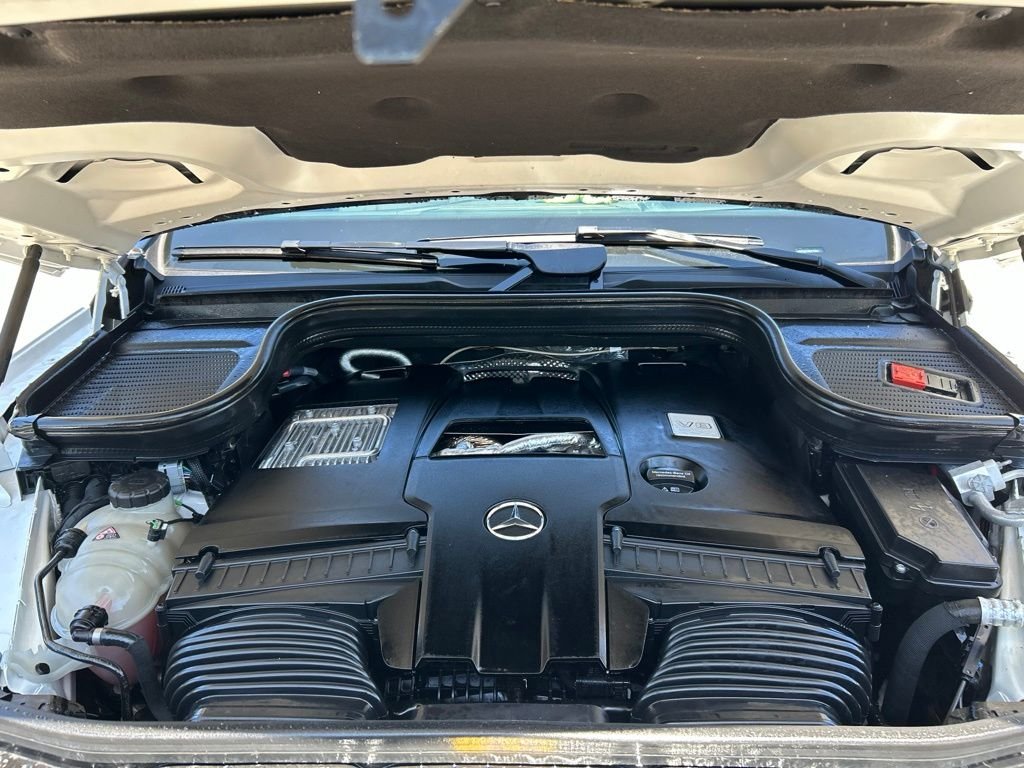 Used 2025  Mercedes-Benz GLS 580 image 25