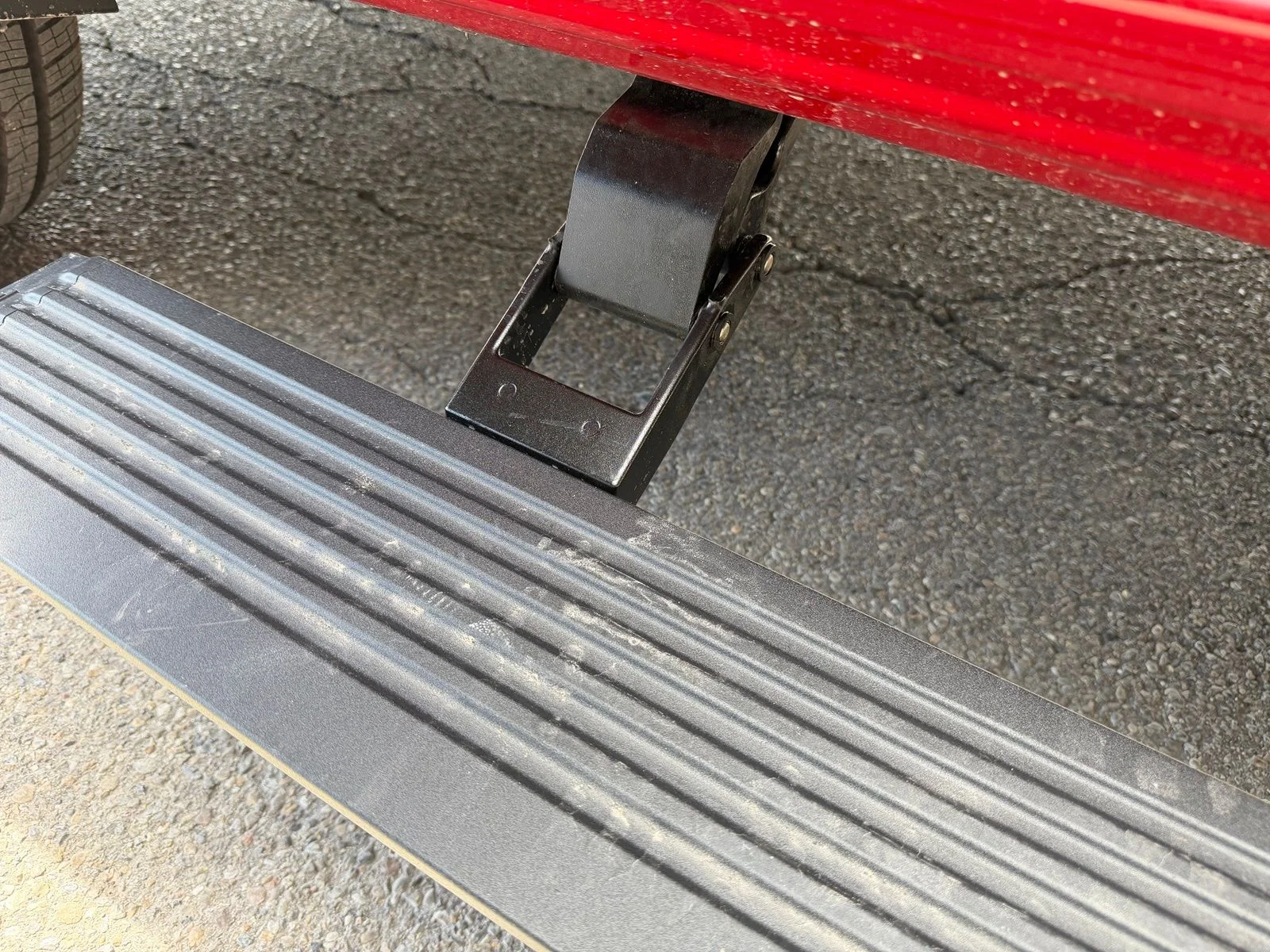 New 2026 Molten Red Pearl-Coat Exterior Paint RAM Laramie image 16