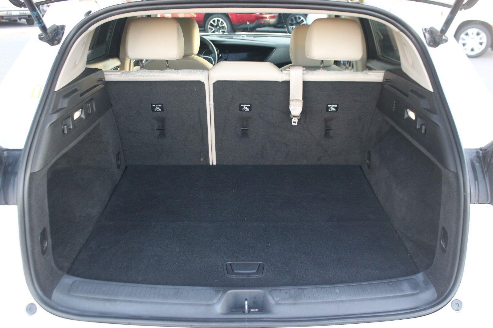 Used 2022 SUMMIT WHITE Buick Preferred image 10