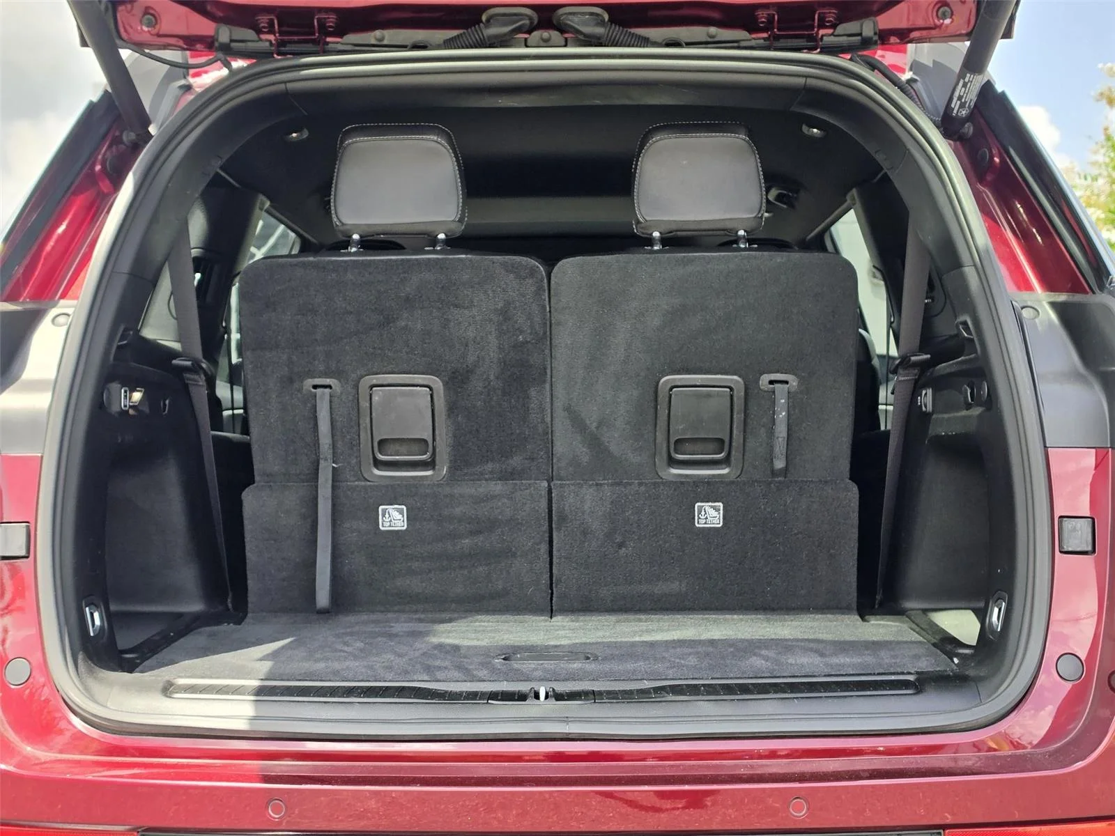 Used 2025 Velvet Red Pearlcoat Jeep Altitude X image 33