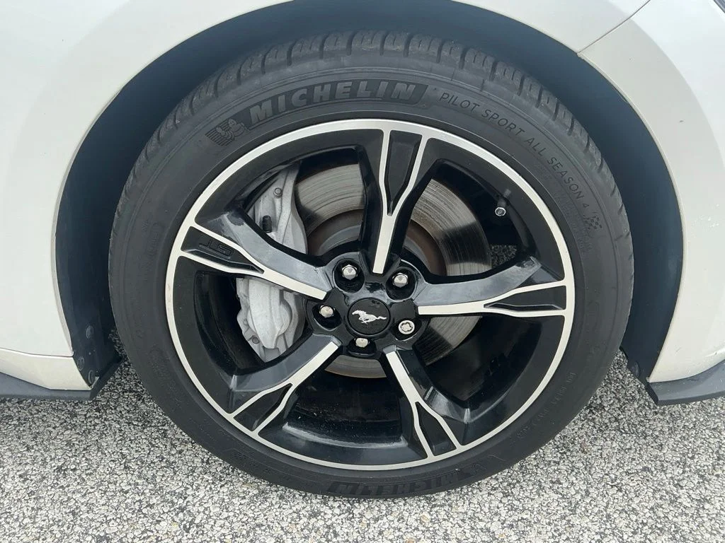 Used 2017 White Ford GT Premium image 25