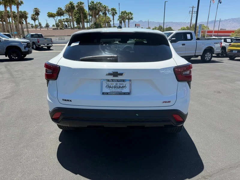 Used 2024 Summit White Chevrolet 1RS image 4