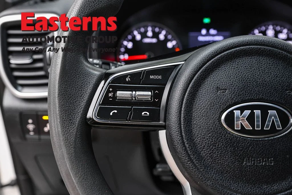 Used 2022 White Kia LX image 15