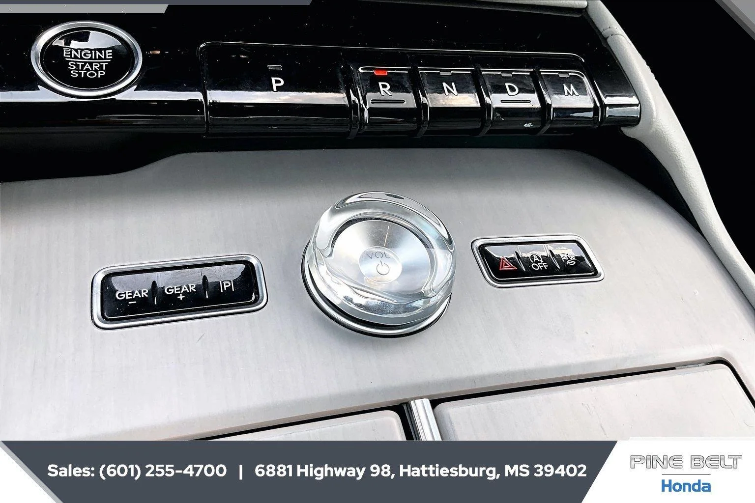 Used 2025 Gray Mist Metallic Tri-Coat Lincoln Reserve image 23