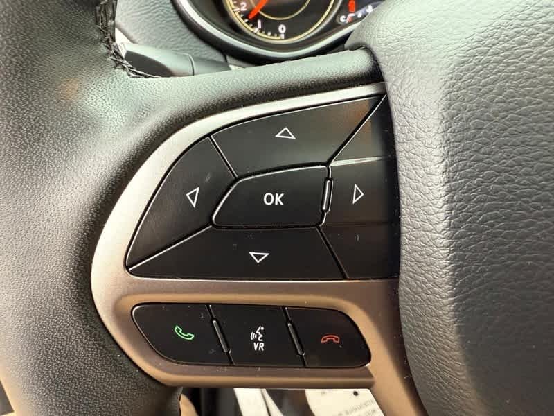 Used 2022 Diamond Black Crystal Pearlcoat Jeep Latitude Lux image 15