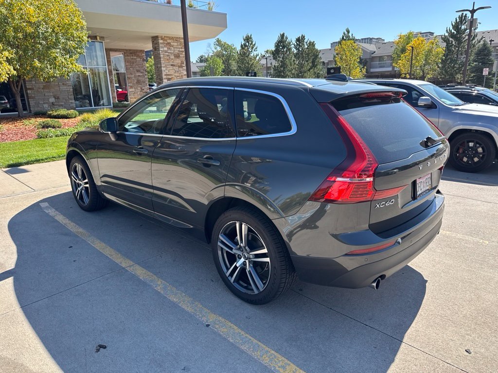 Used 2020 Green Volvo T5 Momentum image 4