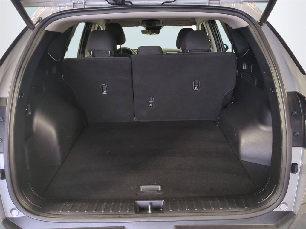Used 2023 Silver Hyundai SEL image 14