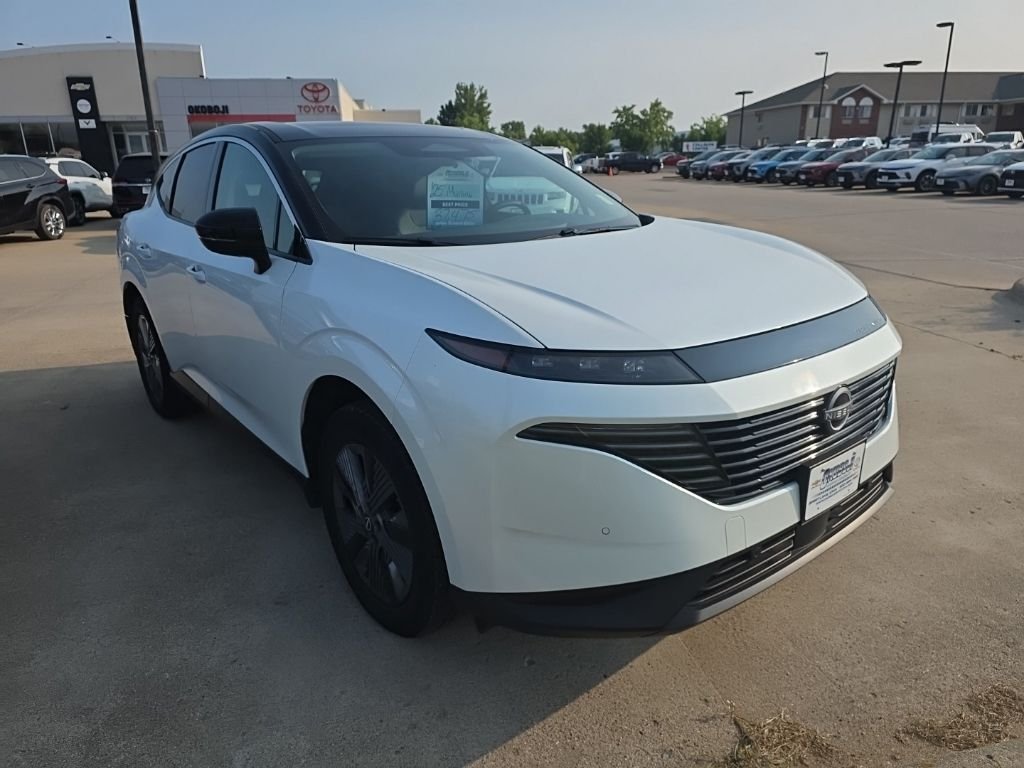 Used 2025 White Nissan SL image 2