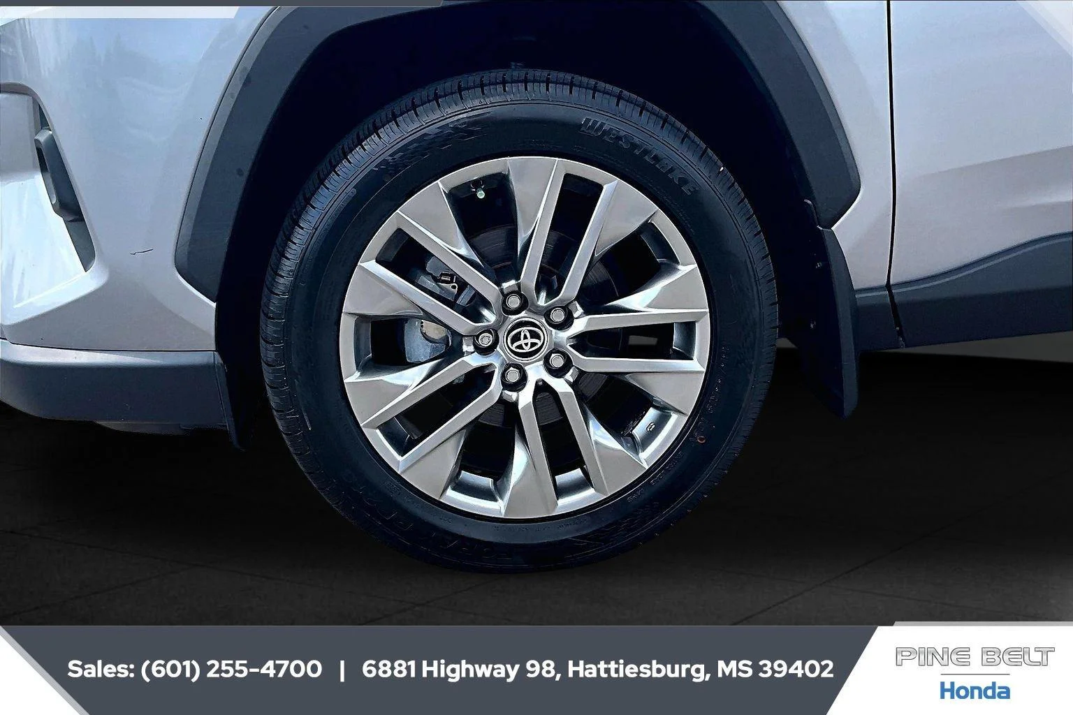 Used 2023 Silver Sky Metallic Toyota XLE Premium image 7