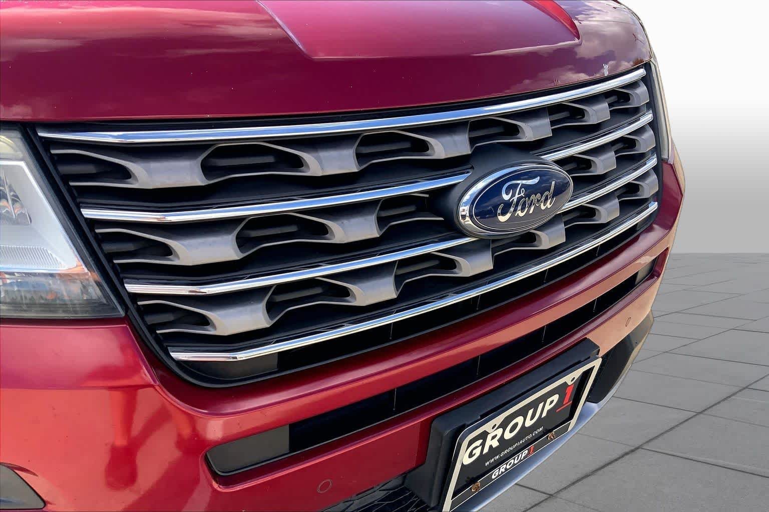 Used 2017 Ruby Red Metallic Tinted Clearcoat Ford XLT image 29