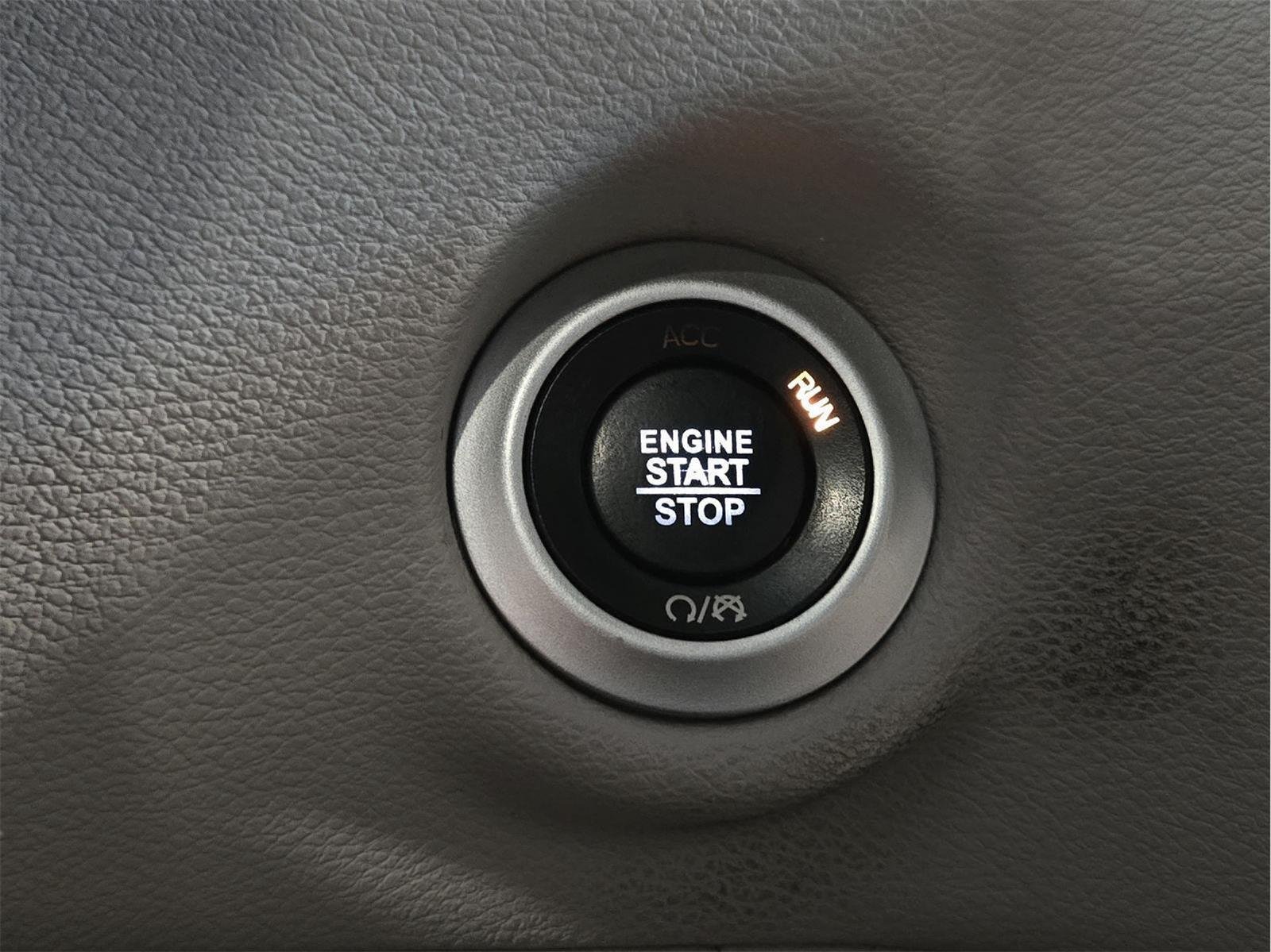 Used 2019 GRAY CHRYSLER L image 19