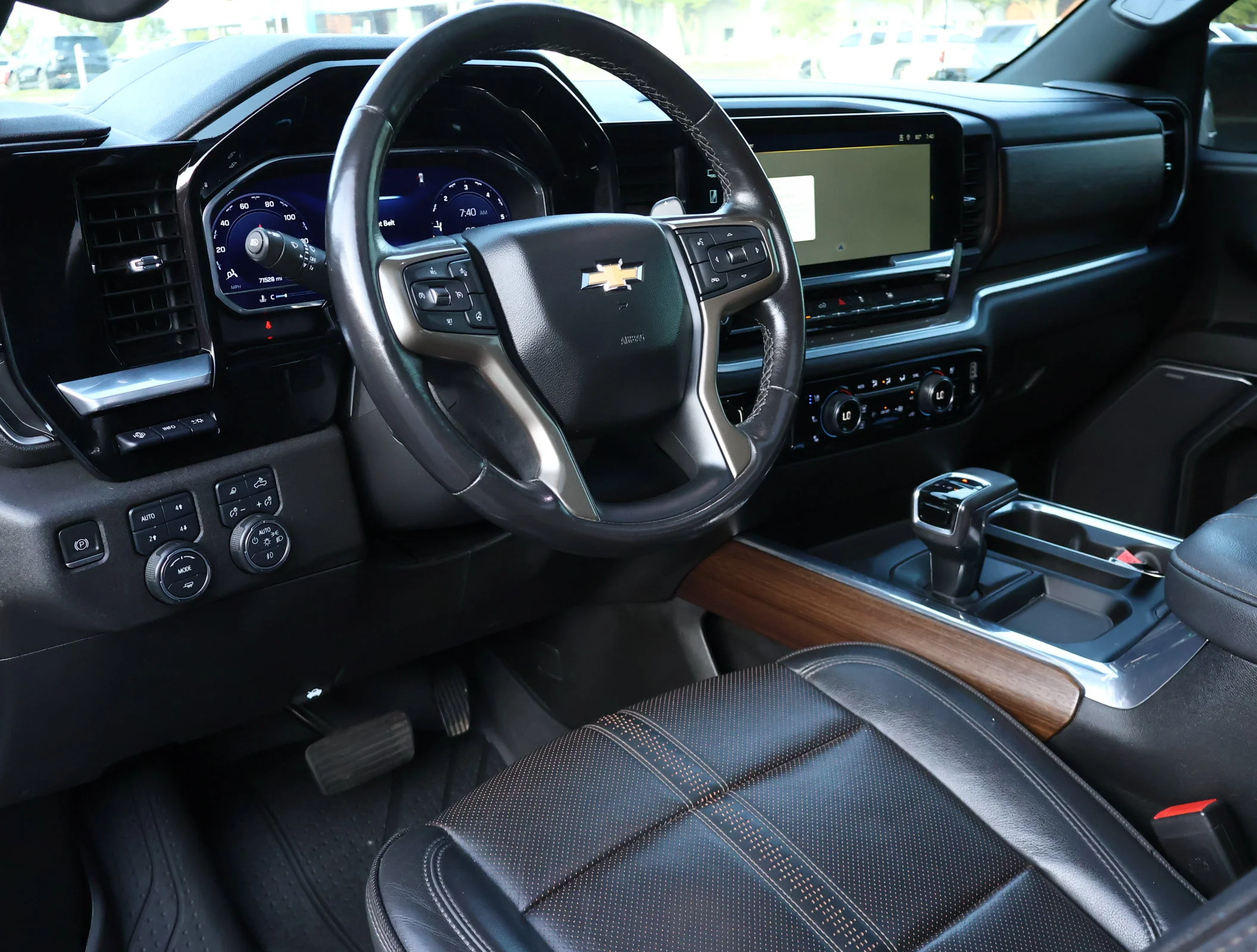 Used 2022 Iridescent Pearl Tricoat Chevrolet High Country image 3
