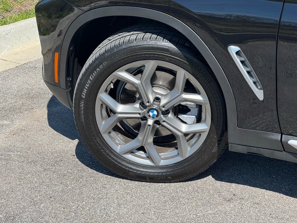 Used 2024 Black BMW xDrive30i image 11